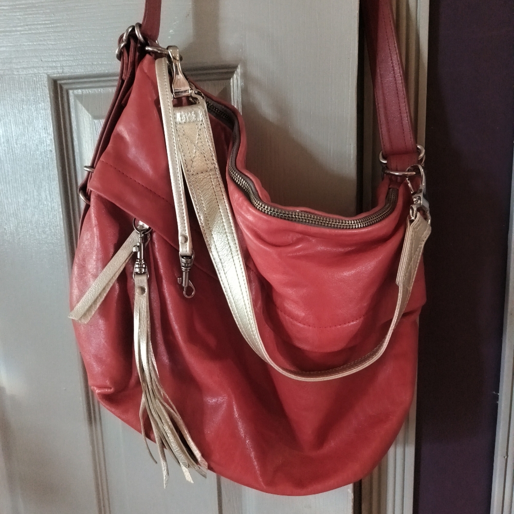 Rough And Tumble Med LP Crimson Duffel